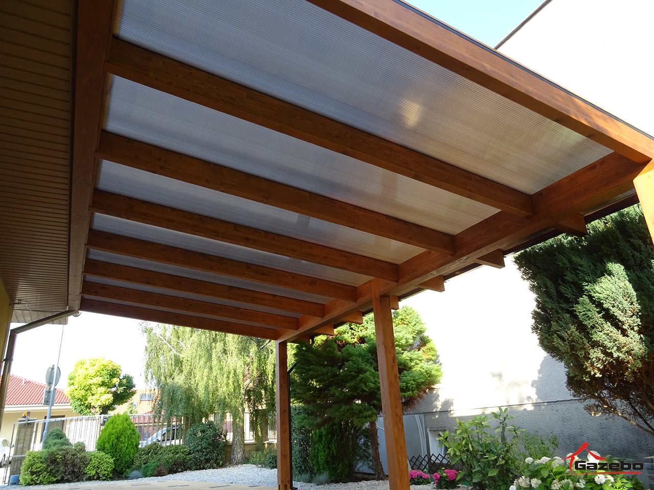 Fa pergola a kertben
