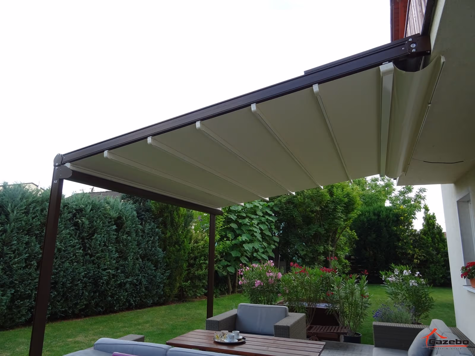 Tartós Solaris alumínium pergola rossz időben