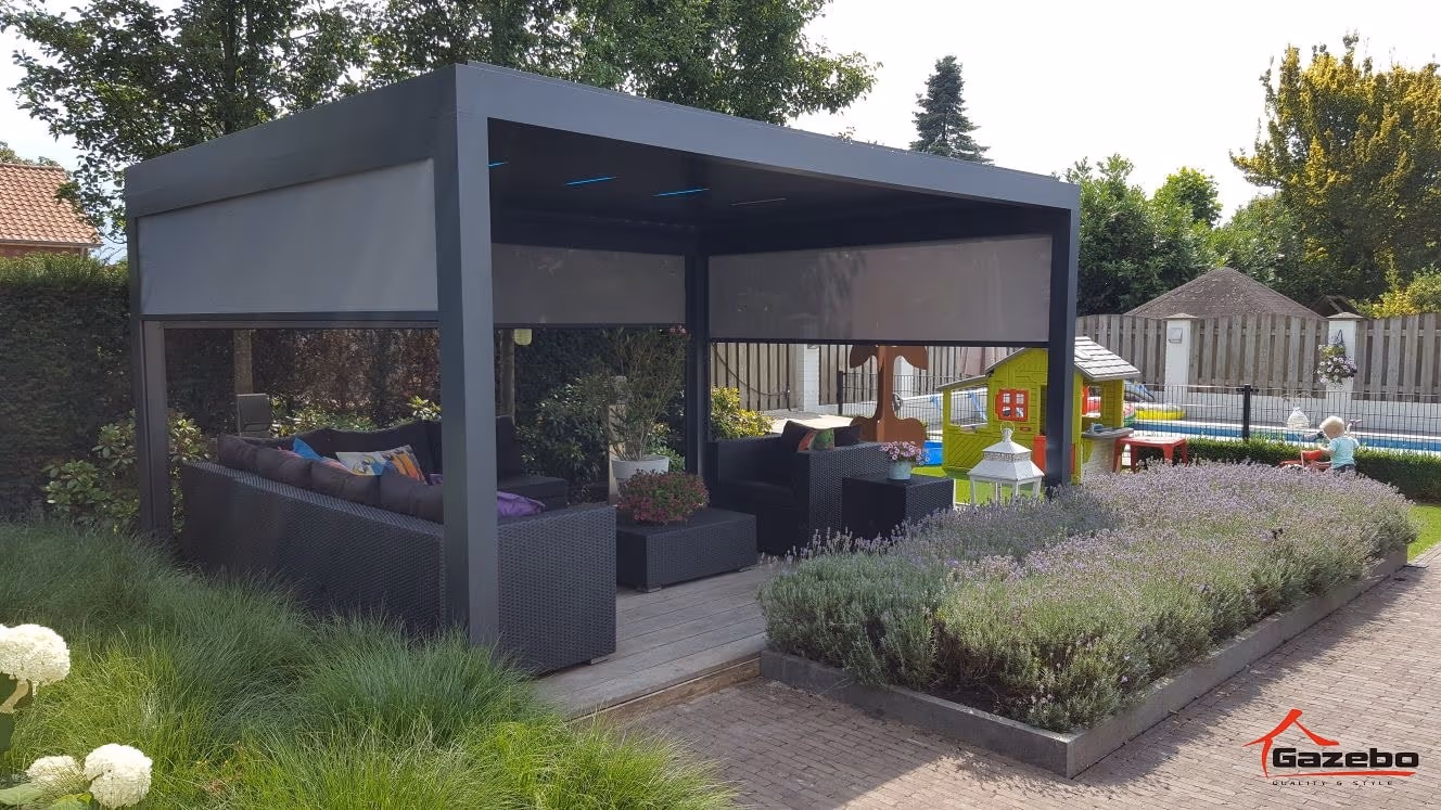 Bioklimatikus pergola akár 6 méteres lamellamélységgel egy nagy terasz felett