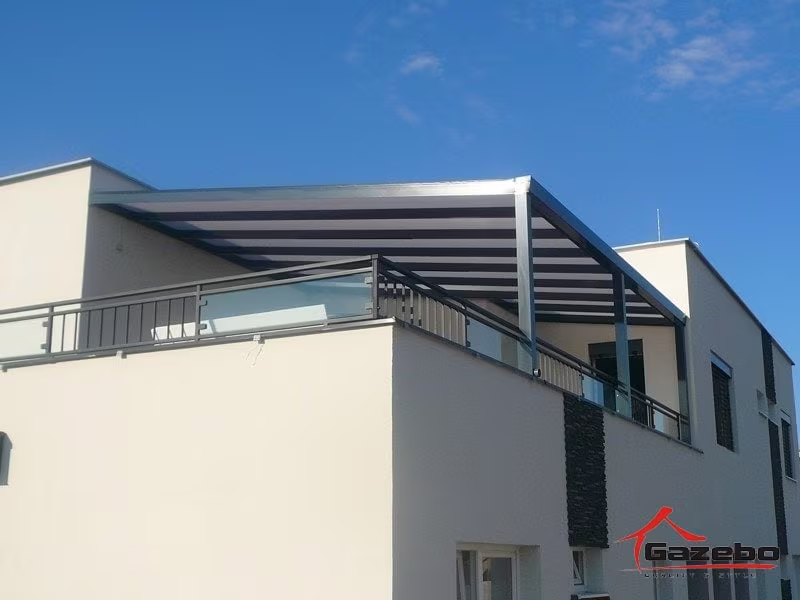 Antracit Economic Class alumínium pergola modern, lapostetős ház tetőteraszán