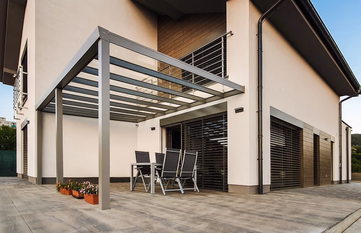 Berendezett Top Class alumínium pergola kényelmes ülőgarnitúrával